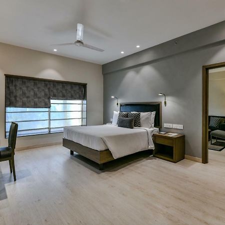 Sun-N-Sand Suites, Shirdi Exteriör bild