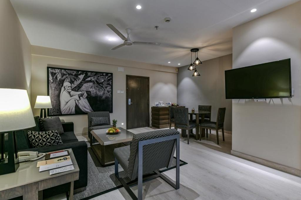 Sun-N-Sand Suites, Shirdi Exteriör bild