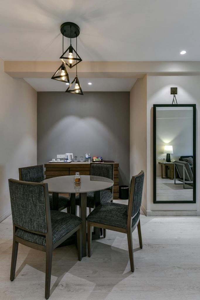 Sun-N-Sand Suites, Shirdi Exteriör bild