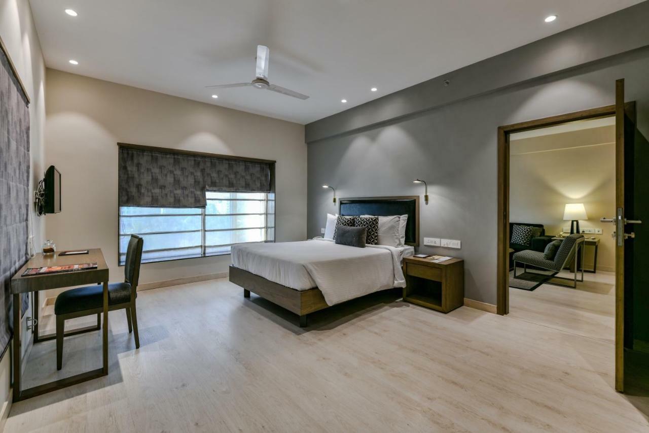 Sun-N-Sand Suites, Shirdi Exteriör bild